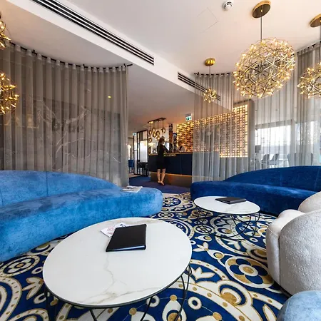 Western Premier Royal Blue 4* Λειψία