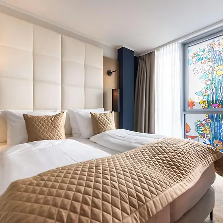 Western Premier Royal Blue 4* Λειψία