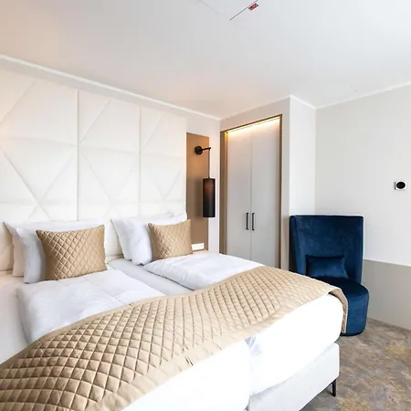 Western Premier Royal Blue 4* Λειψία